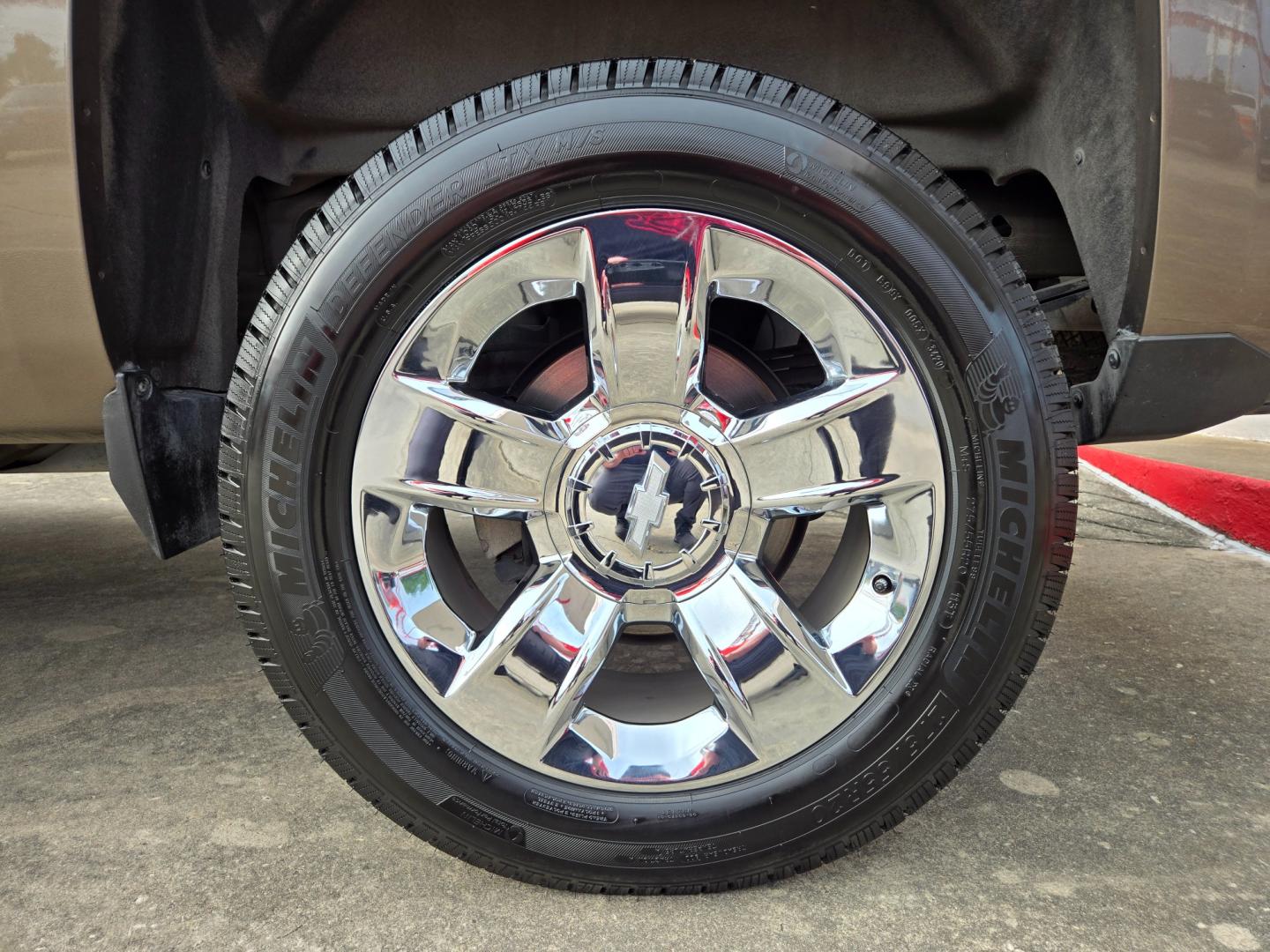 2014 PEWTER Chevrolet Silverado 1500 1LZ Double Cab 2WD (1GCRCSEC6EZ) with an 5.3L V8 OHV 16V engine, 6-Speed Automatic transmission, located at 503 West Court, Seguin, TX, 78155, (830) 379-3373, 29.568621, -97.969803 - Photo#7